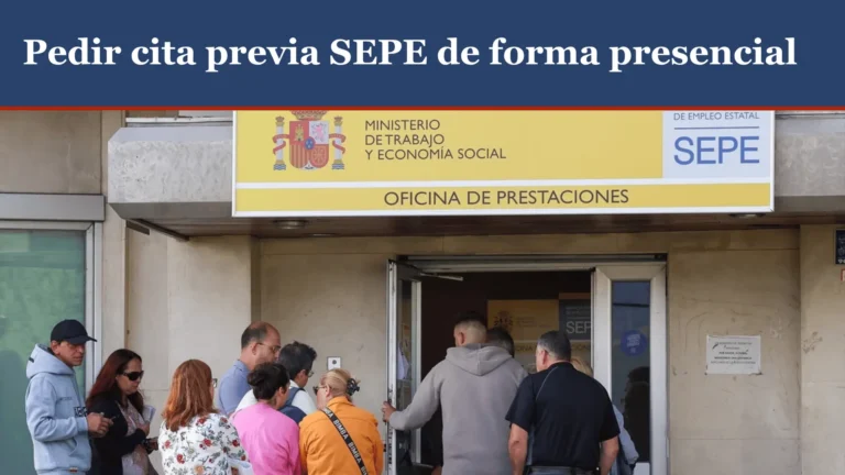 Personas haciendo fila en oficina del SEPE para pedir cita previa presencial en España Personas haciendo fila en oficina del SEPE para pedir cita previa presencial en España